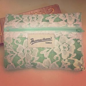 **FLASH SALE** Gorgeous Mint Green Makeup Bag!