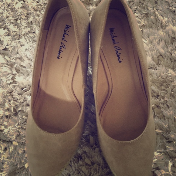 Adorable Tan leather wedges. New. Size 6 1/2