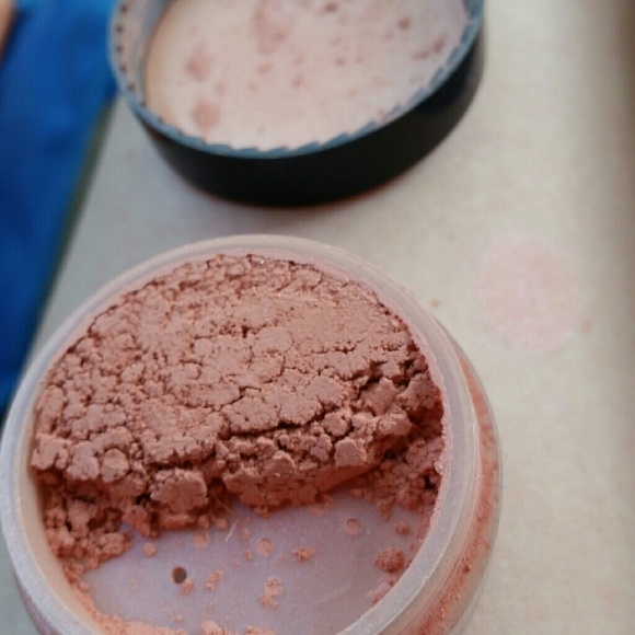 Bella Pierre loose mineral blush