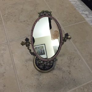 Vanity mirror
