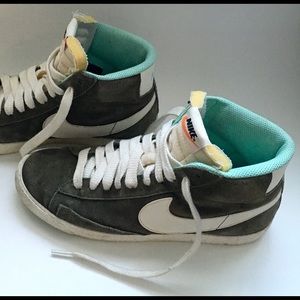 NIKE Sneakers!