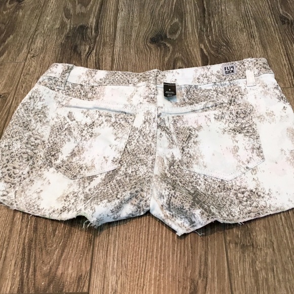 Flipside | reversible denim shorts - Picture 4 of 4