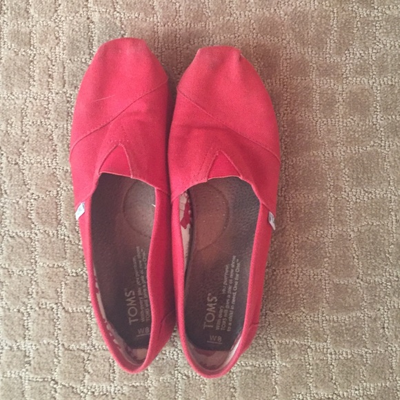 Women's red classic toms