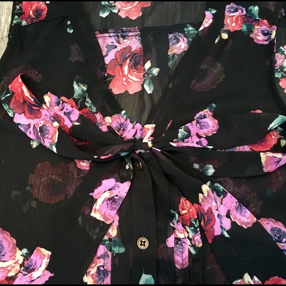 Xhilaration | black floral button-up tank - Picture 2 of 4