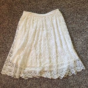 White knee-length crochet skirt