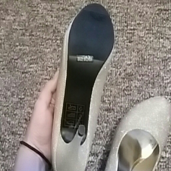 Gold Sparkle High Heels - Picture 2 of 3