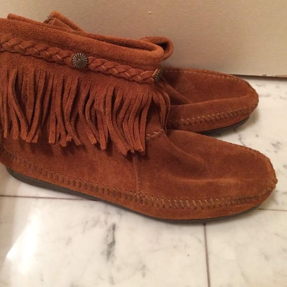 Minnetonka Booties Fringe Suede Booties
