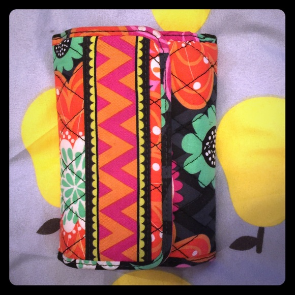 Vera Bradley Ziggy Zinnia Trifold Wallet