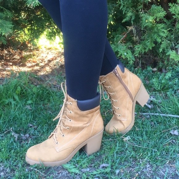 Size 9 Buckle boots - Picture 1 of 1