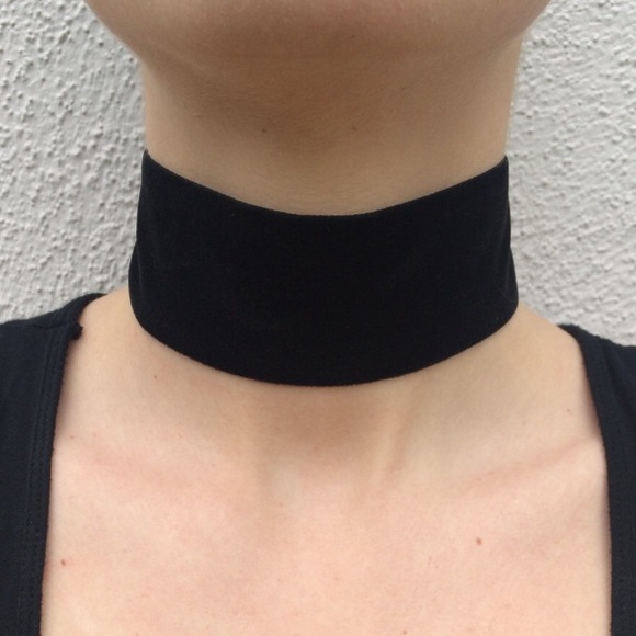 Velvet choker