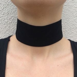 Velvet choker