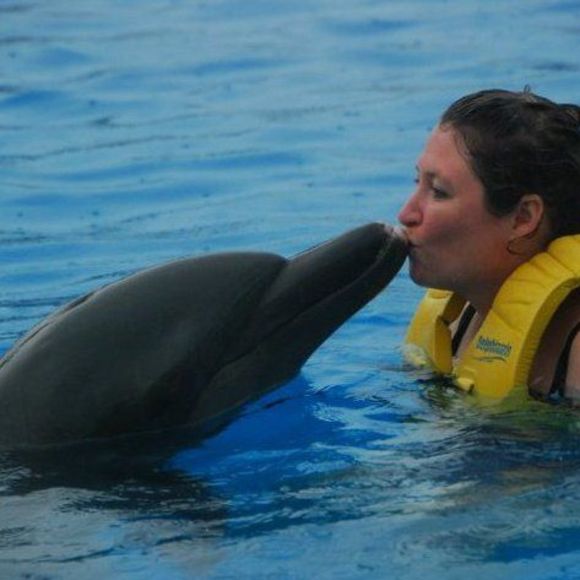 Meet your Posher, Angie - Picture 2 of 2