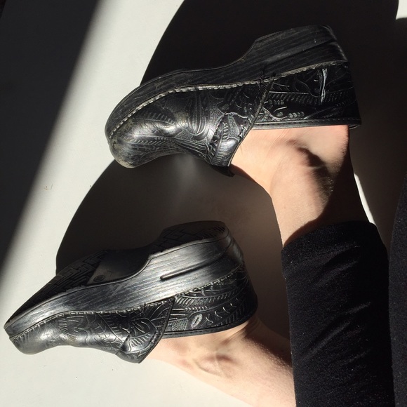 Black paisley Dansko clogs