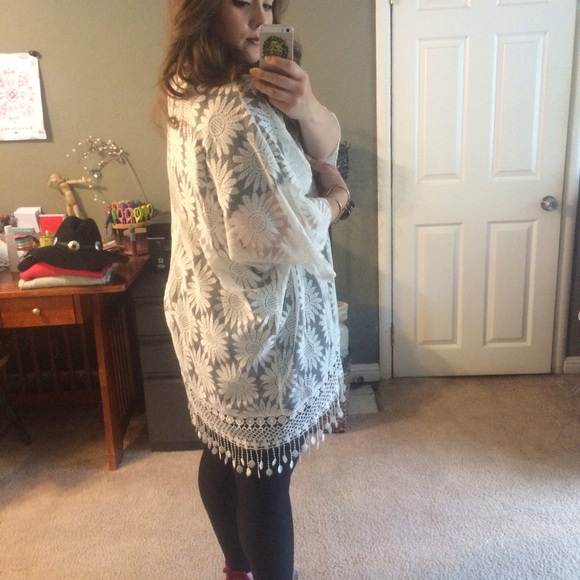 Boho White Floral Lace Fringe Open Cardigan - Picture 2 of 4