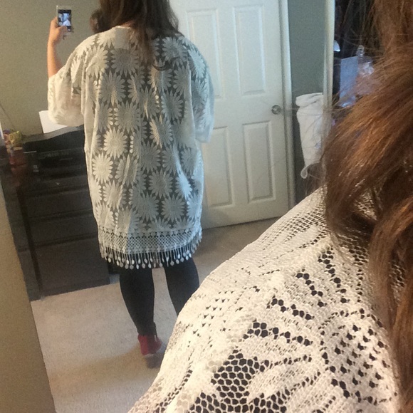 Boho White Floral Lace Fringe Open Cardigan - Picture 3 of 4