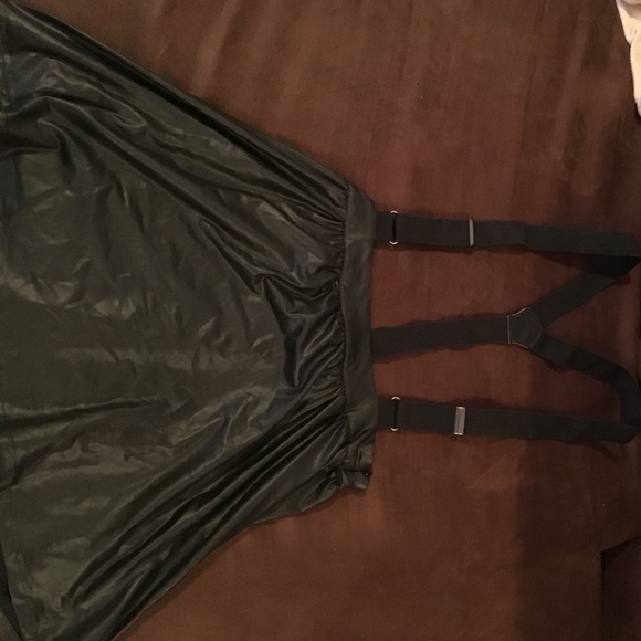 Suspenders with skirt