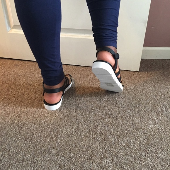 Sandals - Picture 3 of 3