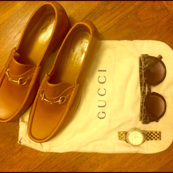 GUCCI Horsebit Detailed Leather Loafers