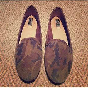 BP Camo flats sz 11