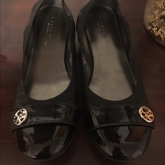 COACH Chelsey semi mat calf/pat flats size 6.5