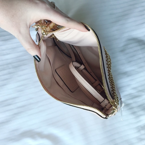 🚫SOLD🚫Coach Carrie Crossbody- Peach Rose - Picture 3 of 4