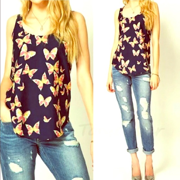 ??? Tops - POSHLOVEFEST HP💕 GORGEOUS BUTTERFLIES SILKY TOP💕