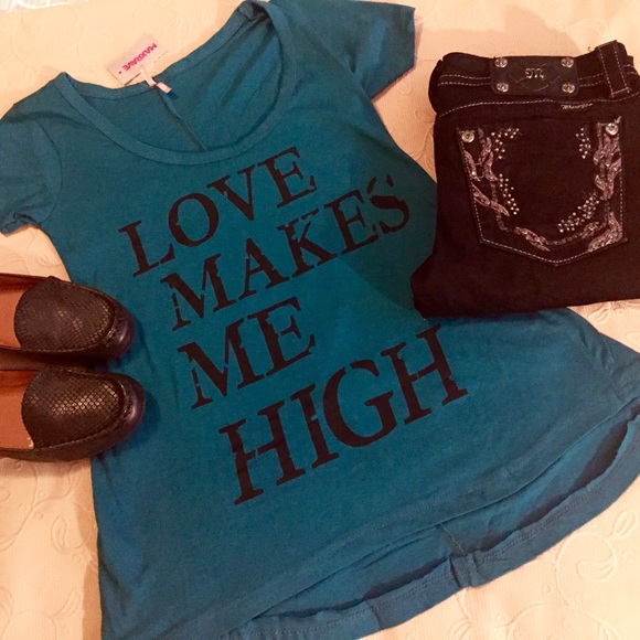 LAST ONE!  LOVE MAKES ME HIGH TEE - Picture 2 of 2