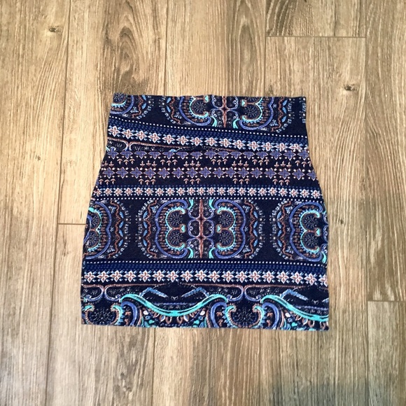 Lily White | patterned bodycon mini-skirt - Picture 2 of 4