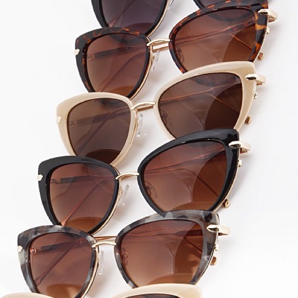 Kaylie Sunglasses $20 @ maartz.com