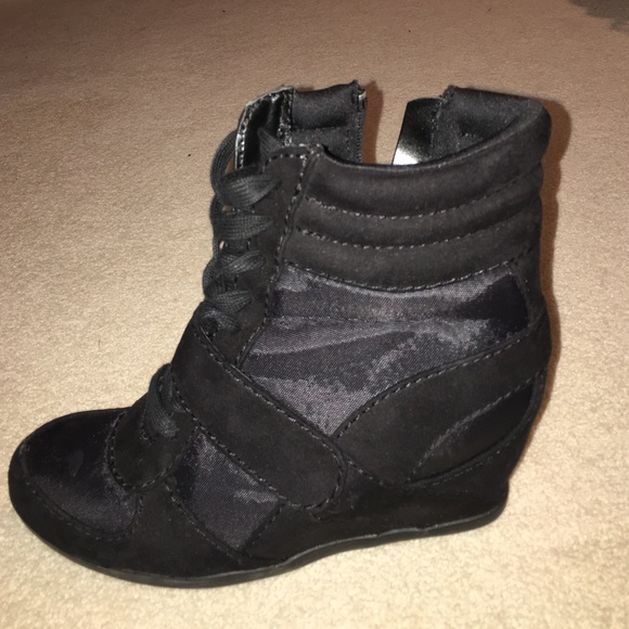 Wedge sneakers