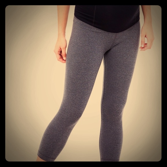 Maternity workout capris