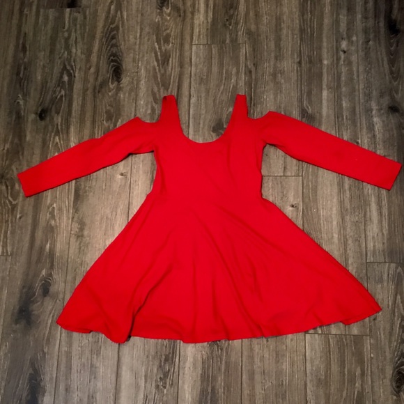 Sparkle & Fade | red cold shoulder skater dress - Picture 4 of 4