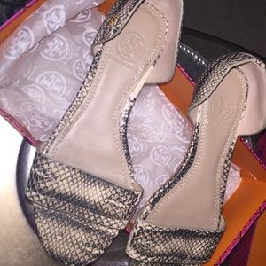 GENTLY USED TORY BURCH FLAT SANDAL