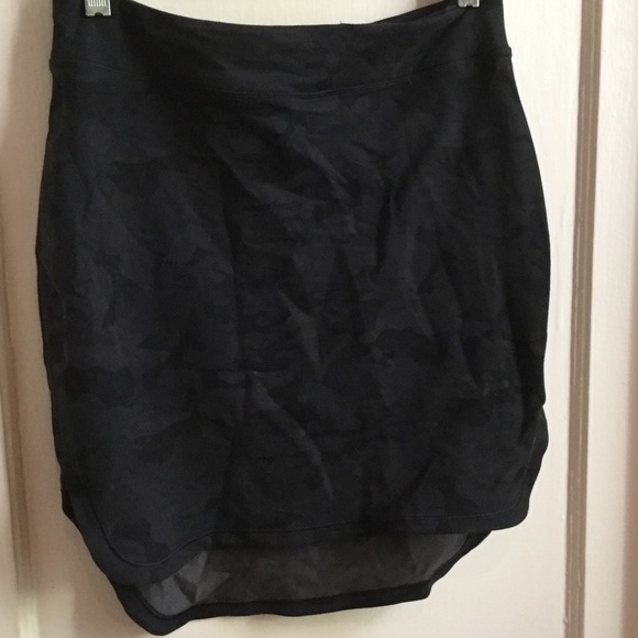Lululemon skirt size 6