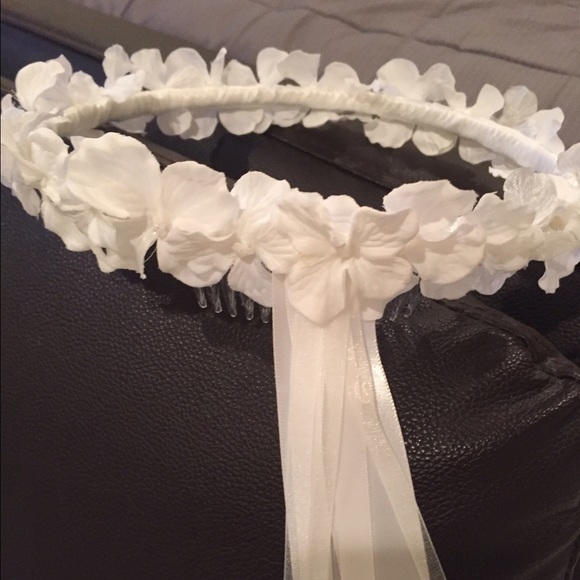 White floral head dress
