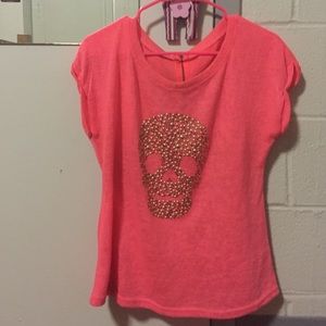 Meduim-large pink skull t-shirt