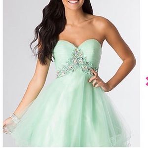 Beautiful short prom/homecoming dress