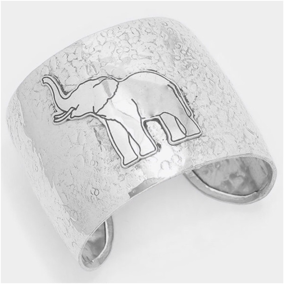 Jewelry - 🆕Elephant Cuff Bracelet