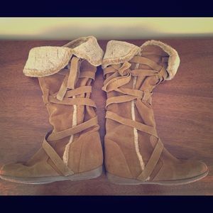 DONATED Cute suede tie up boots!