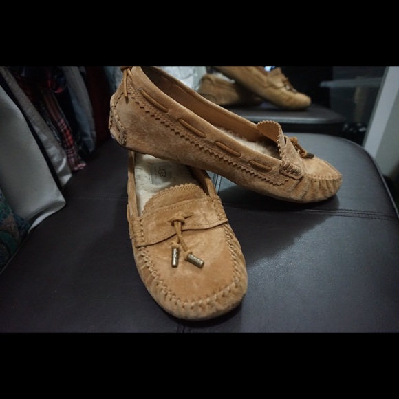24hr sale 💋Ugg slip on/loafers