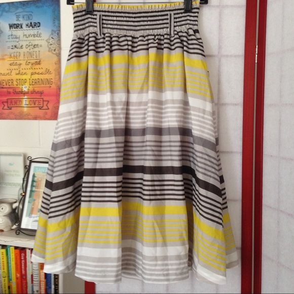 *Unavailable* A-line skirt yellow & grey - Picture 3 of 3