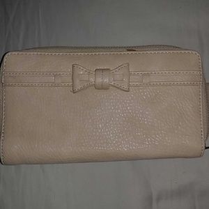 Jessica Simpson creme bow wallet