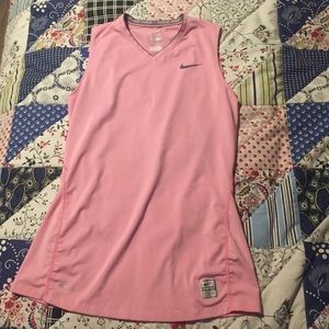 sleevless nike tank top
