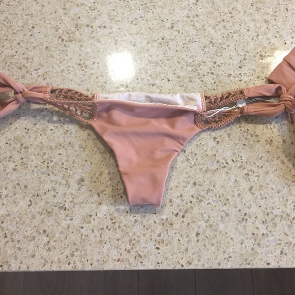 Acacia bottom small