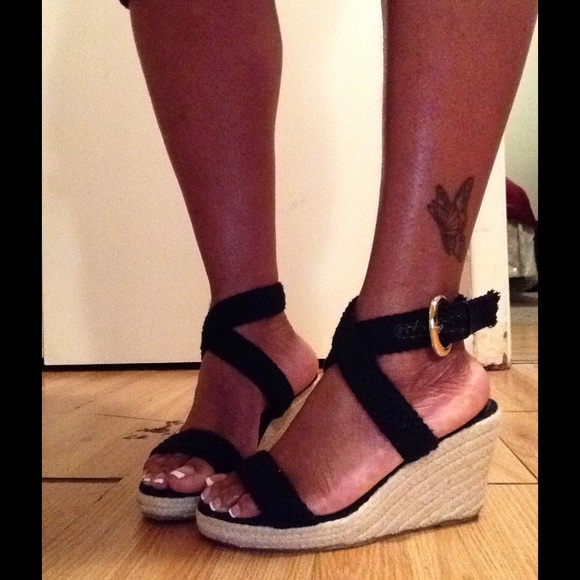 New Twist Shoes - Sandal/Wedge 🎀🎁MAKE ME AN OFFER