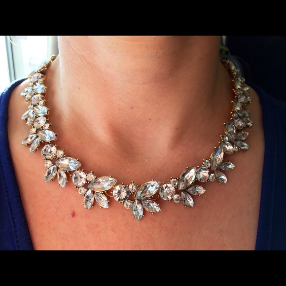 Leaf Statement Crystal Necklace & Earring Set - Picture 2 of 4