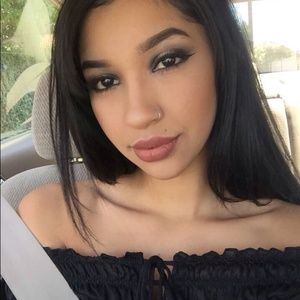 Meet your Posher, Desiree