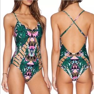 Geometric One piece bathing suit 🌴🌴