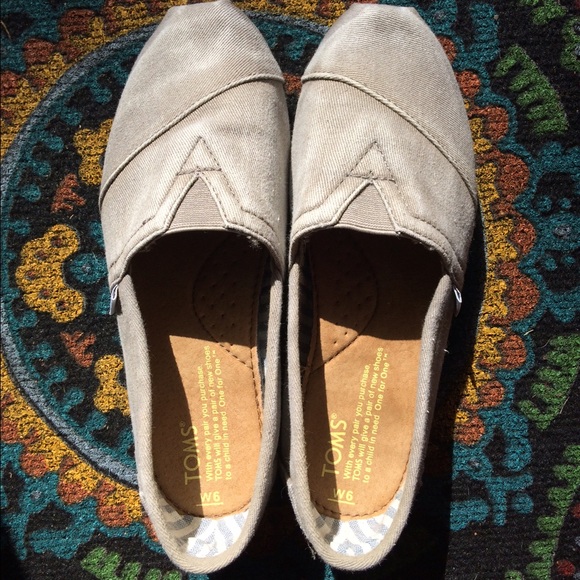 Never Worn Canvas Classics TOMS