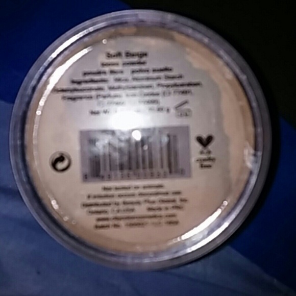 Makeup - Picture 4 of 4